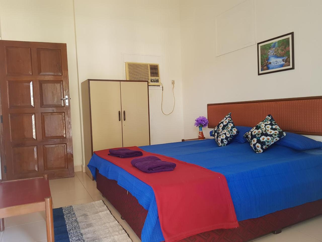 1 Bedroom Spacious In Apartment *